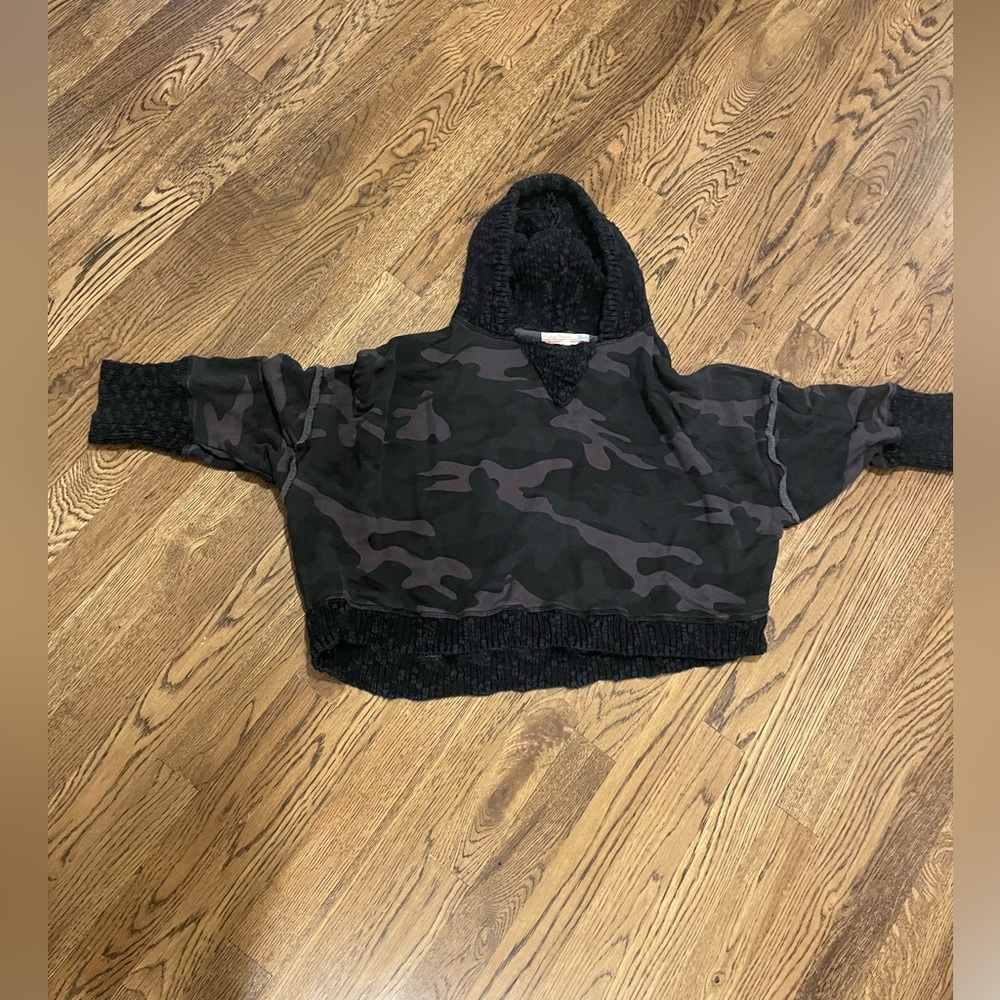 Girls size XL Vintage Havana Camo sweater